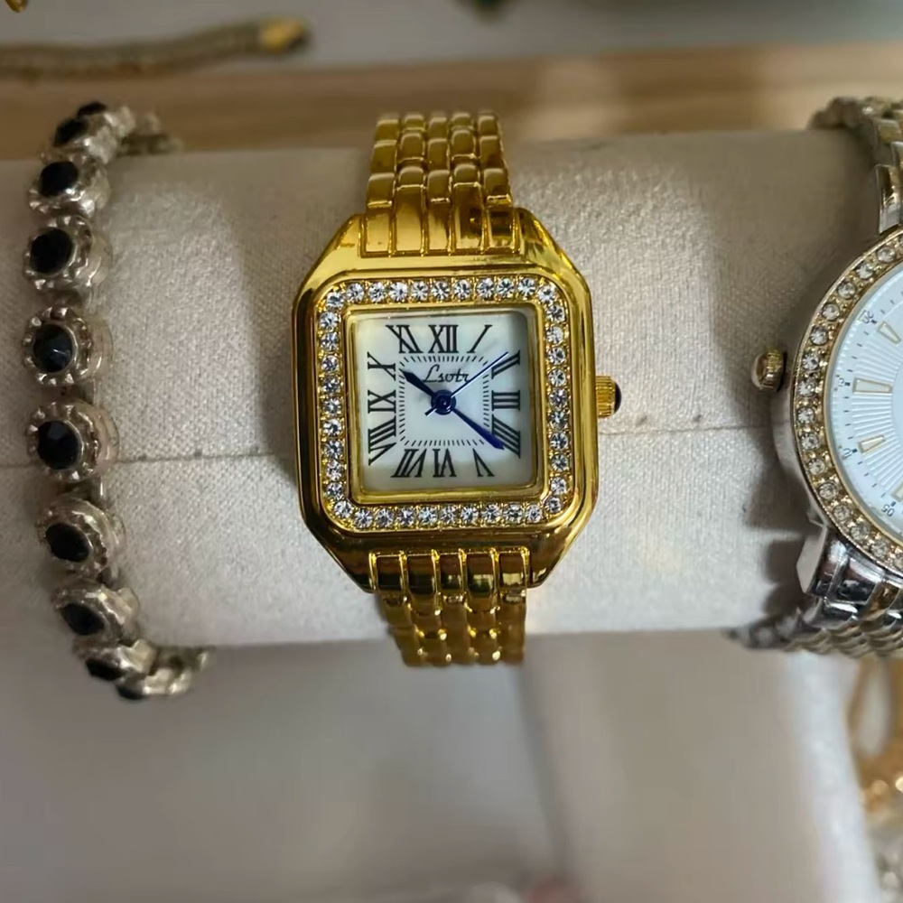 Panthere Classic Gold Crystal Stainless Steel Gold Watch - Picture 4 of 17